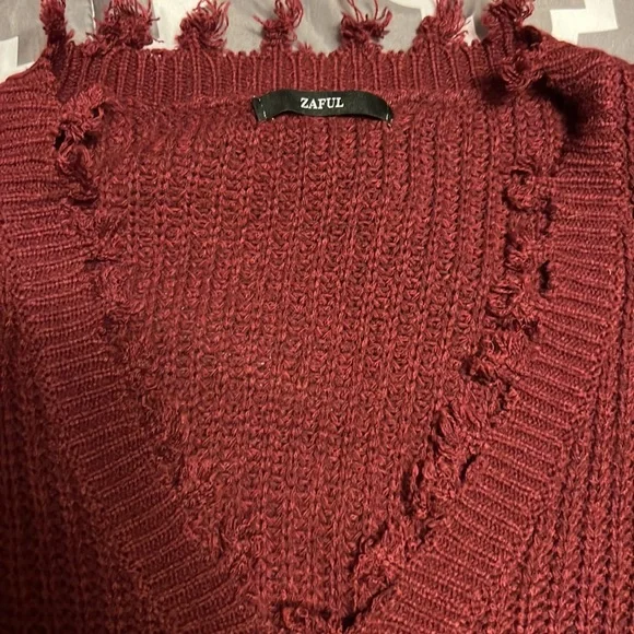 Maroon Cropped Zaful V Neck Sweater - Picture 3 of 4